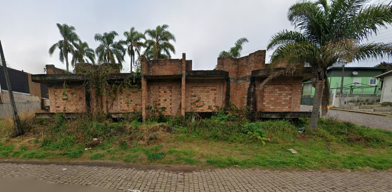 TERRENO URBANO DE 603,13M² NO CENTRO DE VACARIA