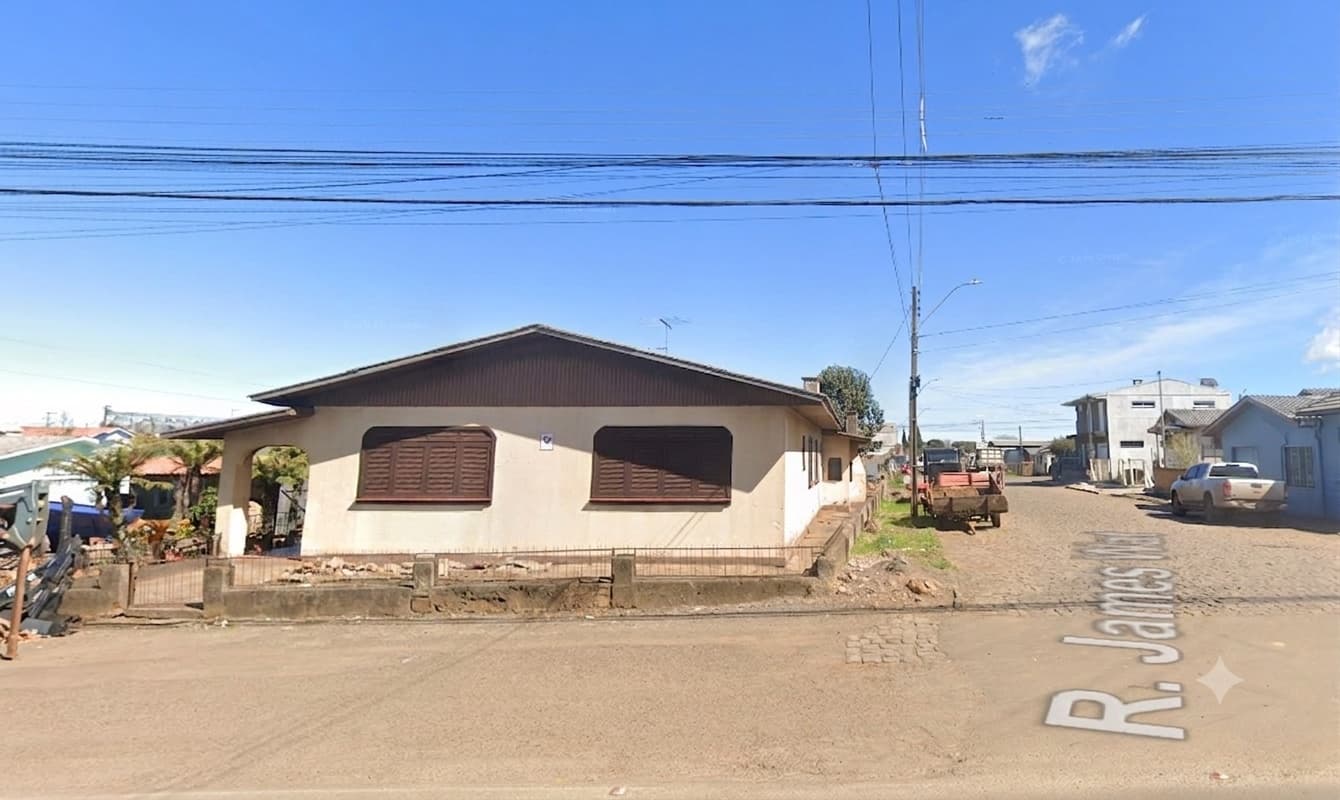 TERRENO COM CASA NA AV. MILITAR